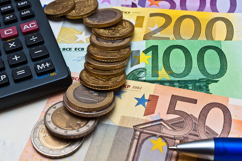 Münzen und Geldscheine